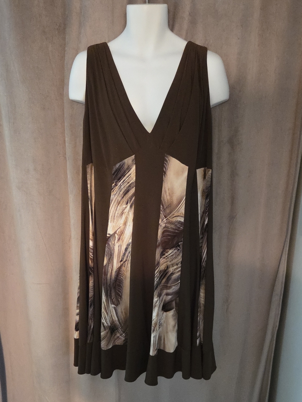 R&M Richards Brown V-Neck Sleeveless Tunic with Cream Abstract Panels